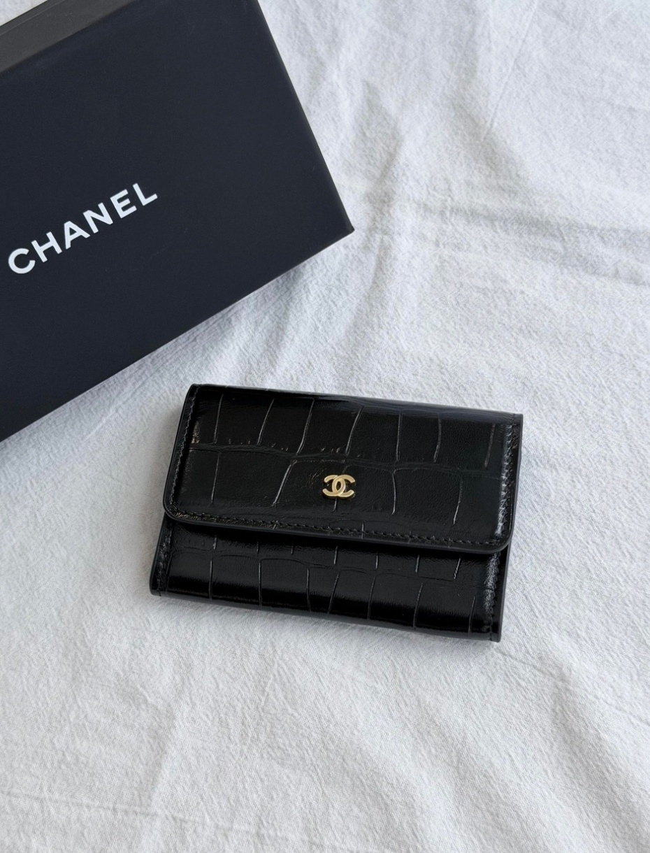 Crocodile flap card wallet